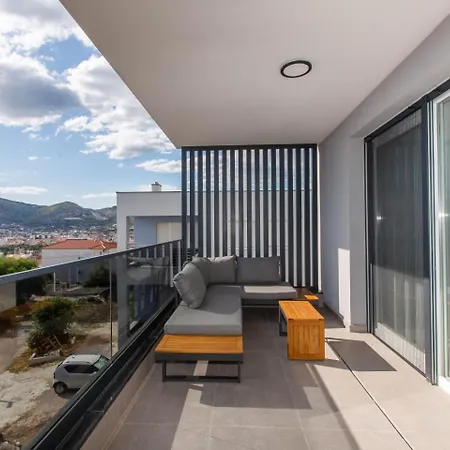 Crimson Holidays アパート