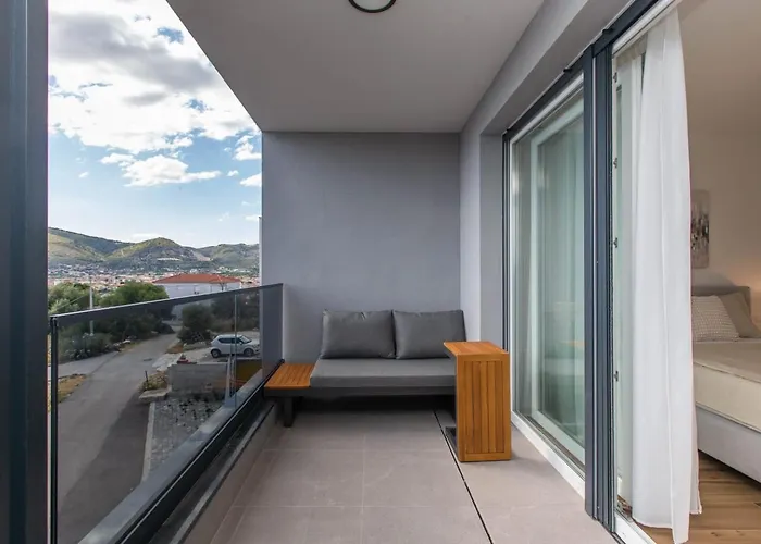 Crimson Holidays * Трогір