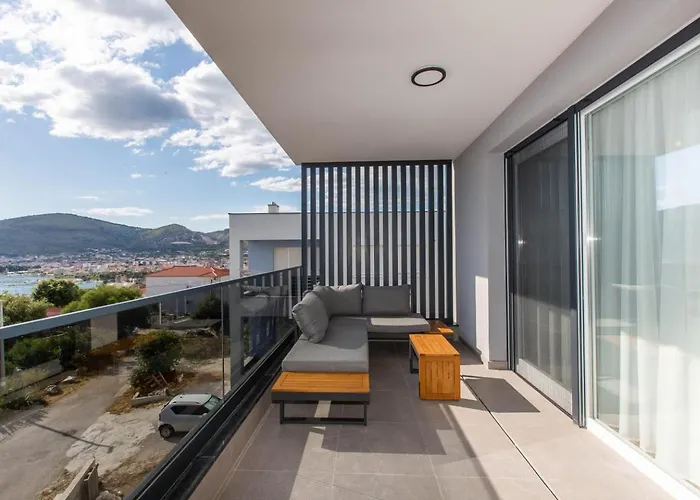 Crimson Holidays Апартаменти