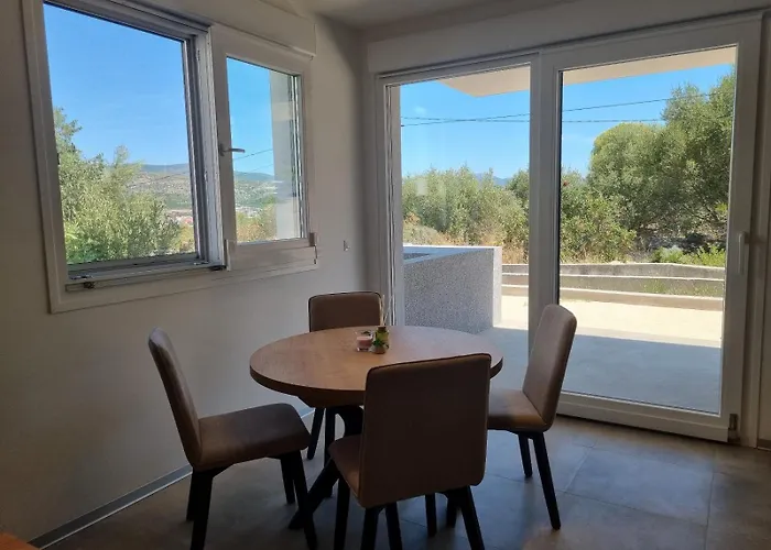 Crimson Holidays * Трогір