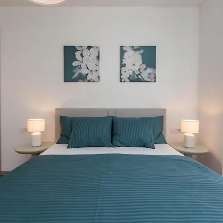 Crimson Holidays * Trogir