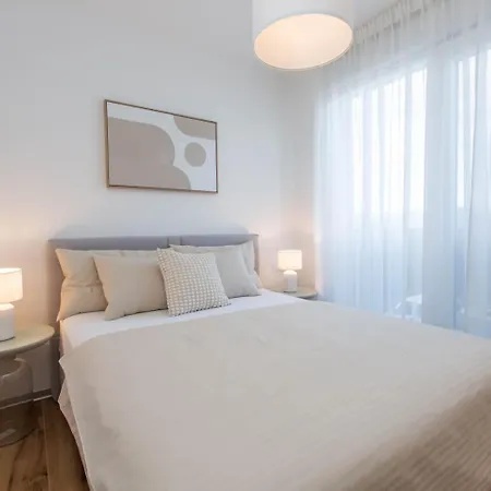 Crimson Holidays * Трогір