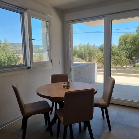 Crimson Holidays * Trogir