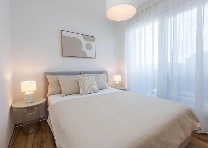 Crimson Holidays * Trogir